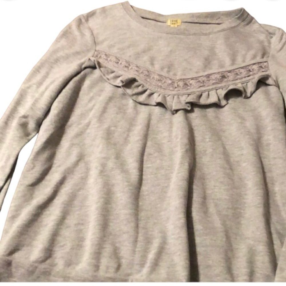 True Craft size medium grey top lace accents